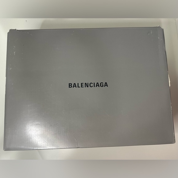 Balenciaga Triple S Low Top Sneakers in Womans Size 39 - Picture 7 of 10